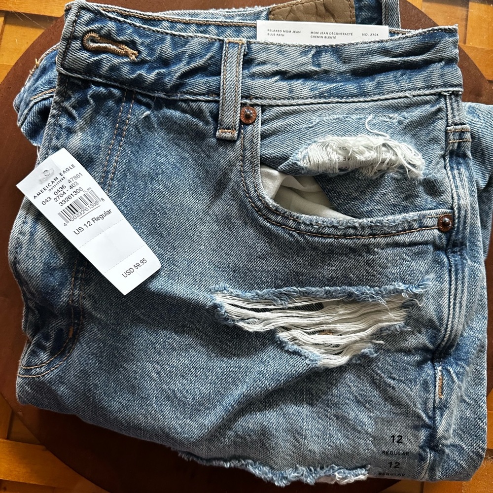 **NWT** American Eagle mom jeans size 12